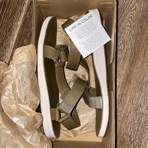 TEVA Universal Leather Sandal, Discontinued (Size 8 US Women) in “Aloe”